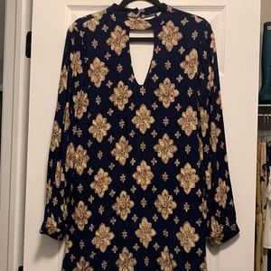 Francesca’s keyhole neck long sleeve dress